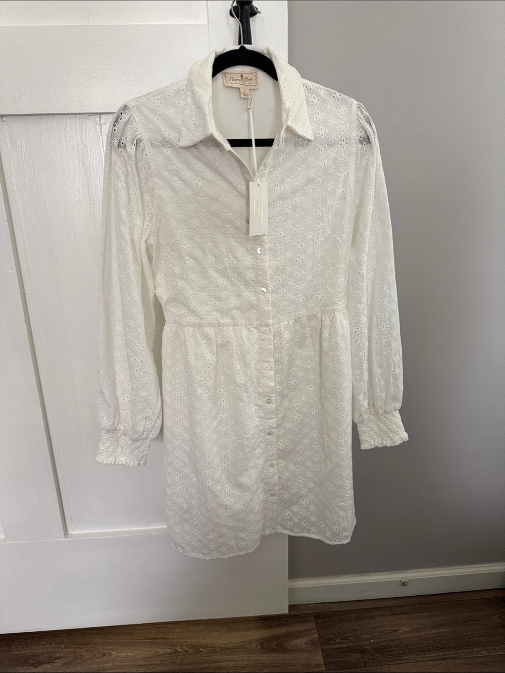 NWT Flora Bea NYC white  Eyelet Long-Sleeve Shirt Dress small
